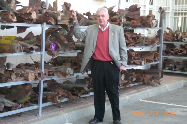 Earl-Cox-tours-police-compound-in-Sderot-viewing-some-of-the-rockets-launched-by-Hamas-terrorists-into-Sderot-Copy
